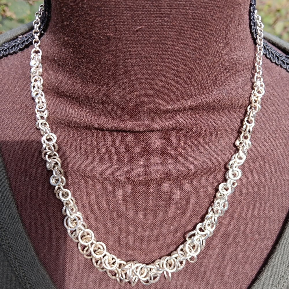 Avon Silver Tone Rings Chain Necklace Adjustable - Picture 2 of 5